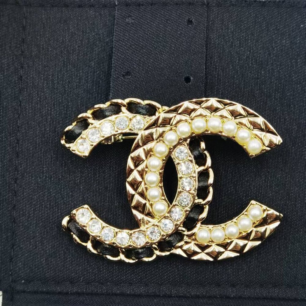 ✨✨CHANEL BROOCH